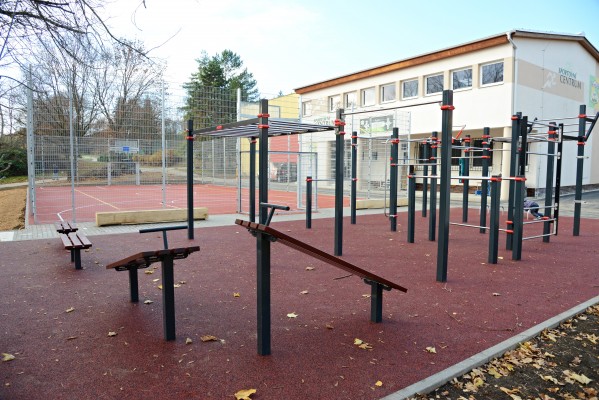 Multifunkční  hřiště a workout na Horáckém náměstí